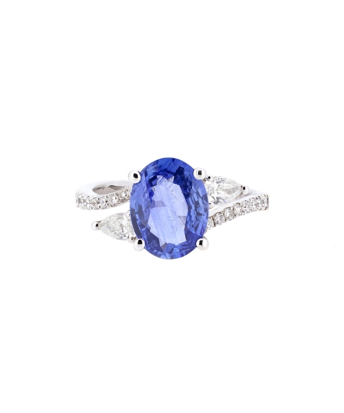 Gold ring with oval sapphire and diamonds - 1