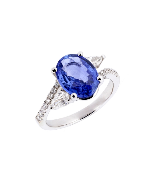 Gold ring with oval sapphire and diamonds - 3