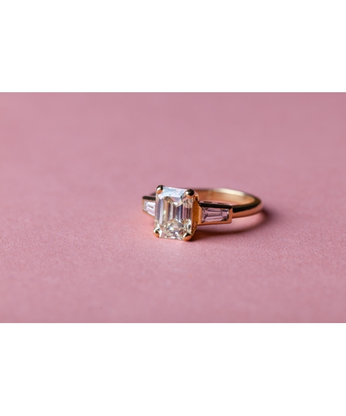 Gold ring with emerald cut diamond - 2