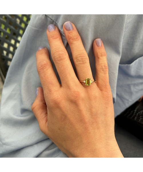 Gold ring with peridot and diamonds - 4