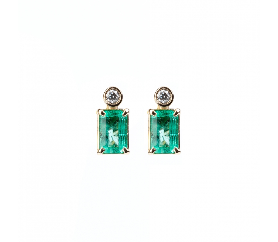 Gold stud earrings with diamonds and emeralds - 1