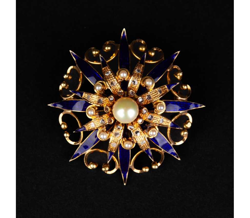 Gold vintage brooch with diamonds, pearls and blue enamel - 1