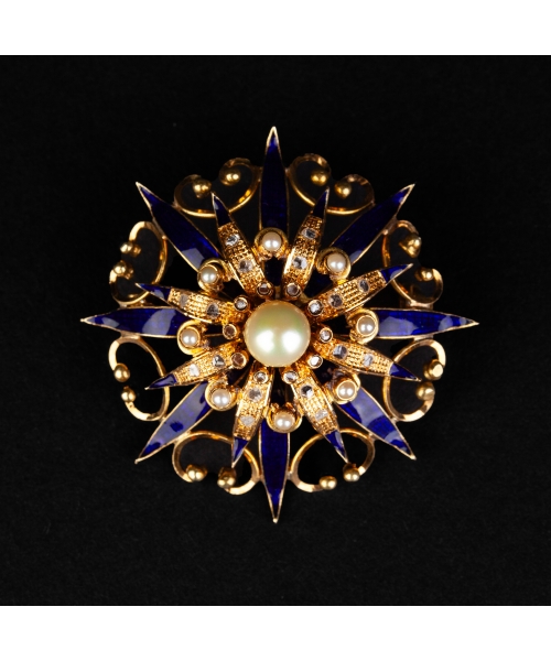 Gold vintage brooch with diamonds, pearls and blue enamel - 1