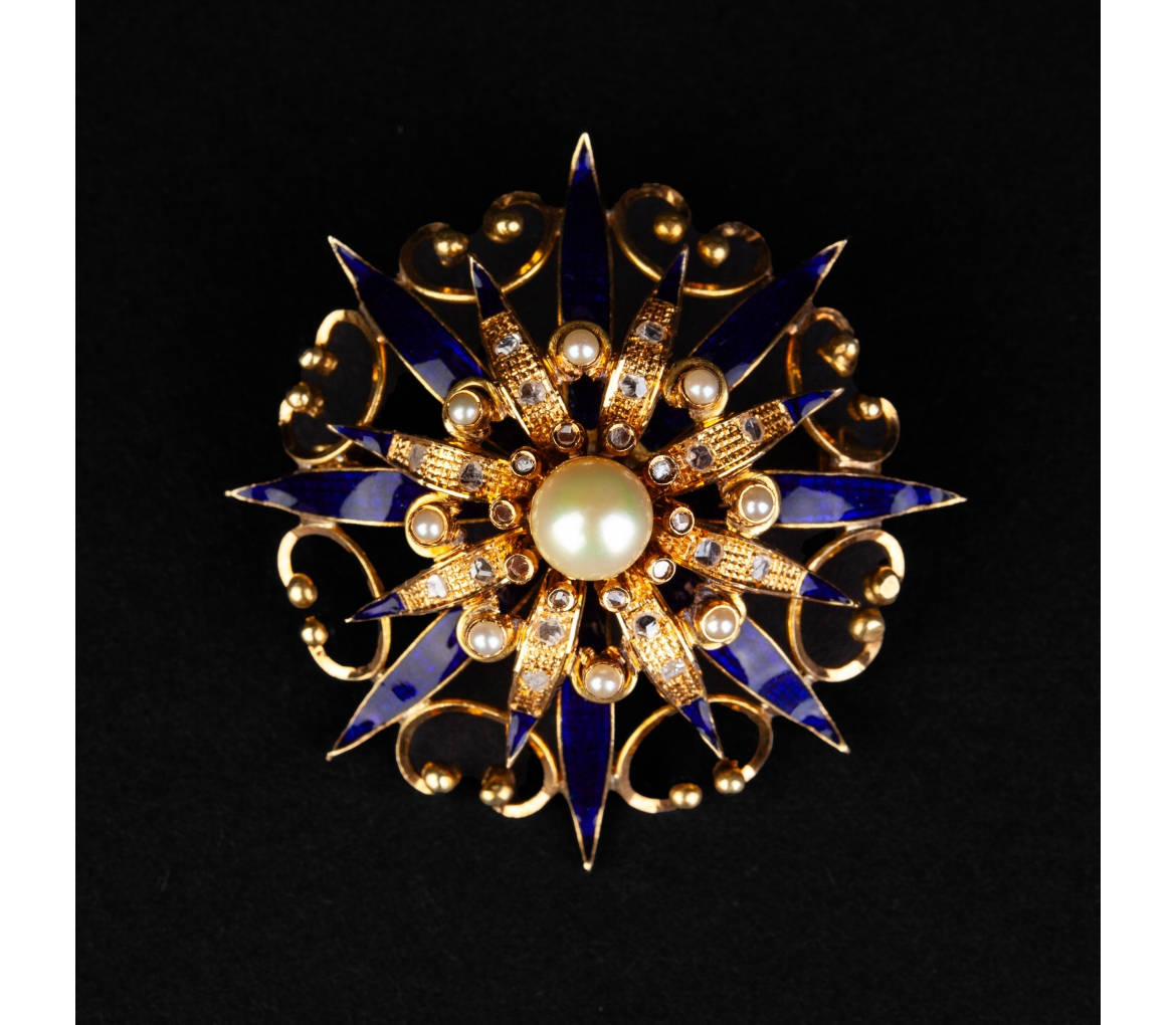 Gold vintage brooch with diamonds, pearls and blue enamel - 1