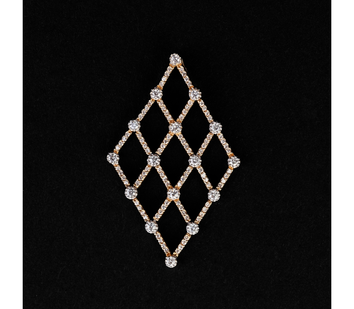 Gold openwork pendant with diamonds - 1