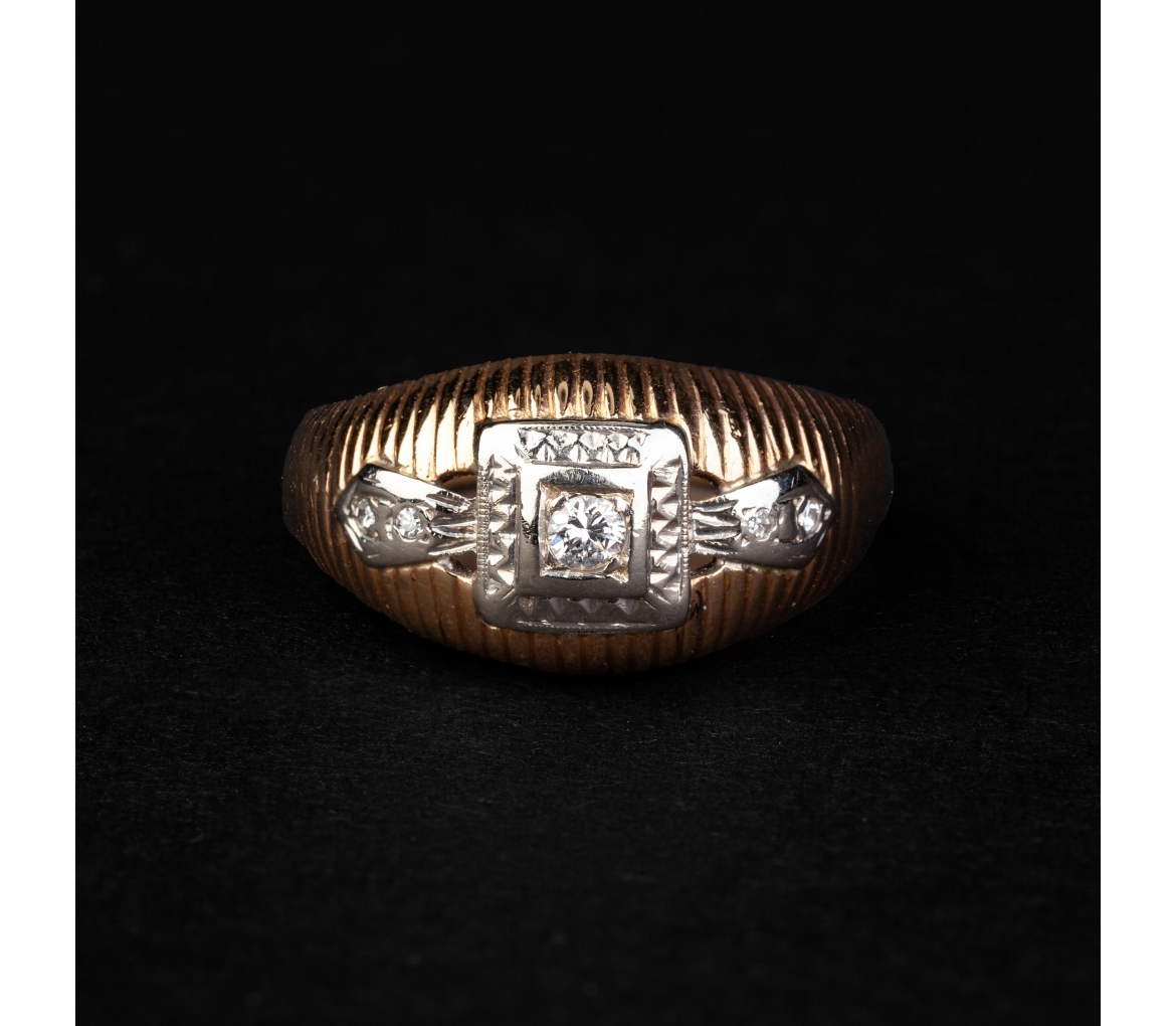 Gold vintage signet ring with diamonds - 1