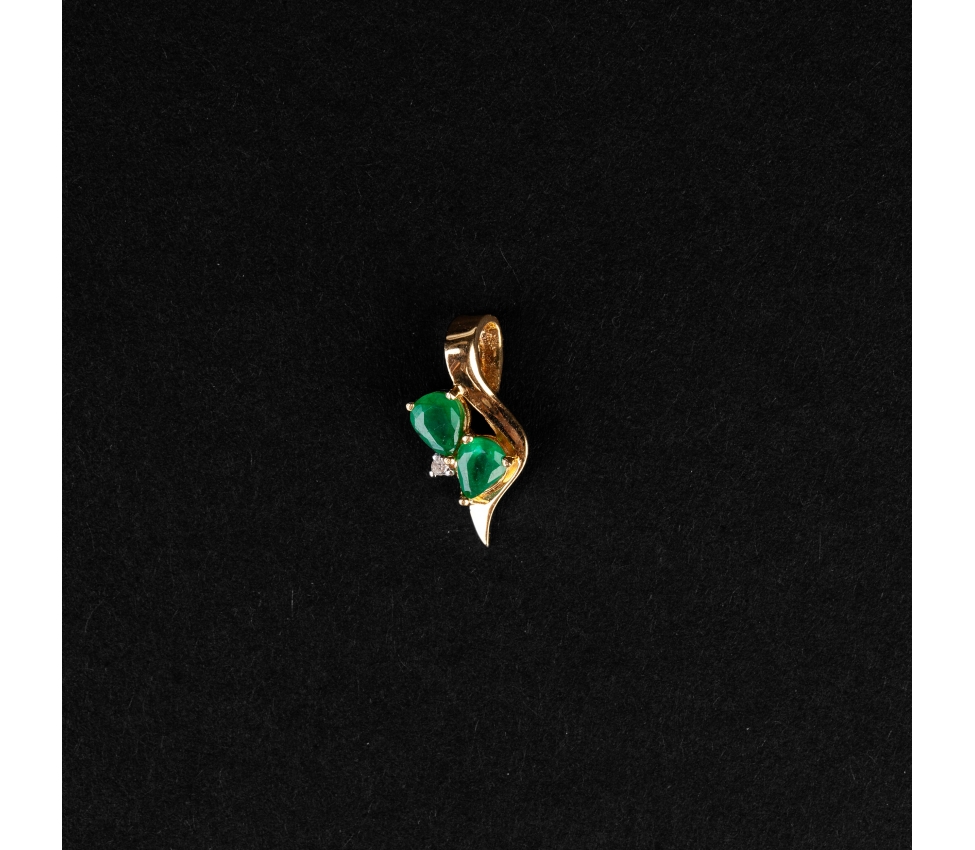 Gold pendant with emerald - 1