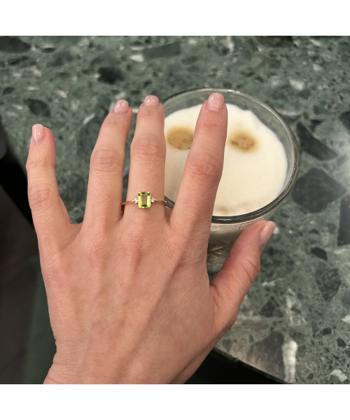 Gold ring with peridot and diamonds - 2