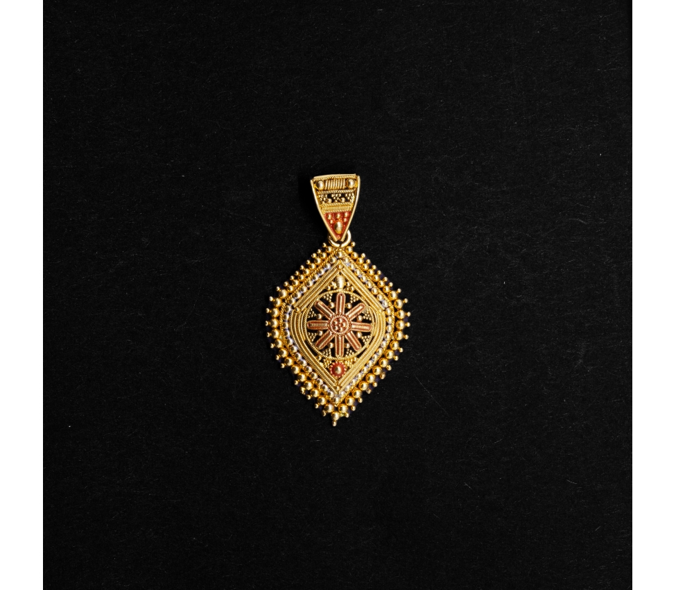 Gold vintage pendant, India - 1