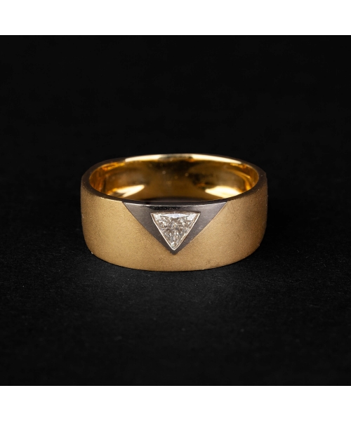 Gold signet ring with a vintage diamond - 1