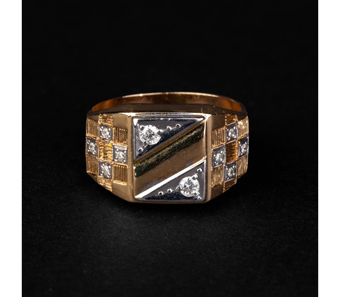 Gold vintage signet ring with diamonds - 1