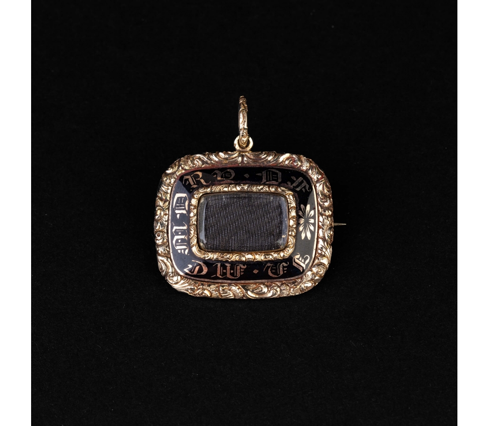 Gold sentimental brooch pendant from the 19th century, England - 1