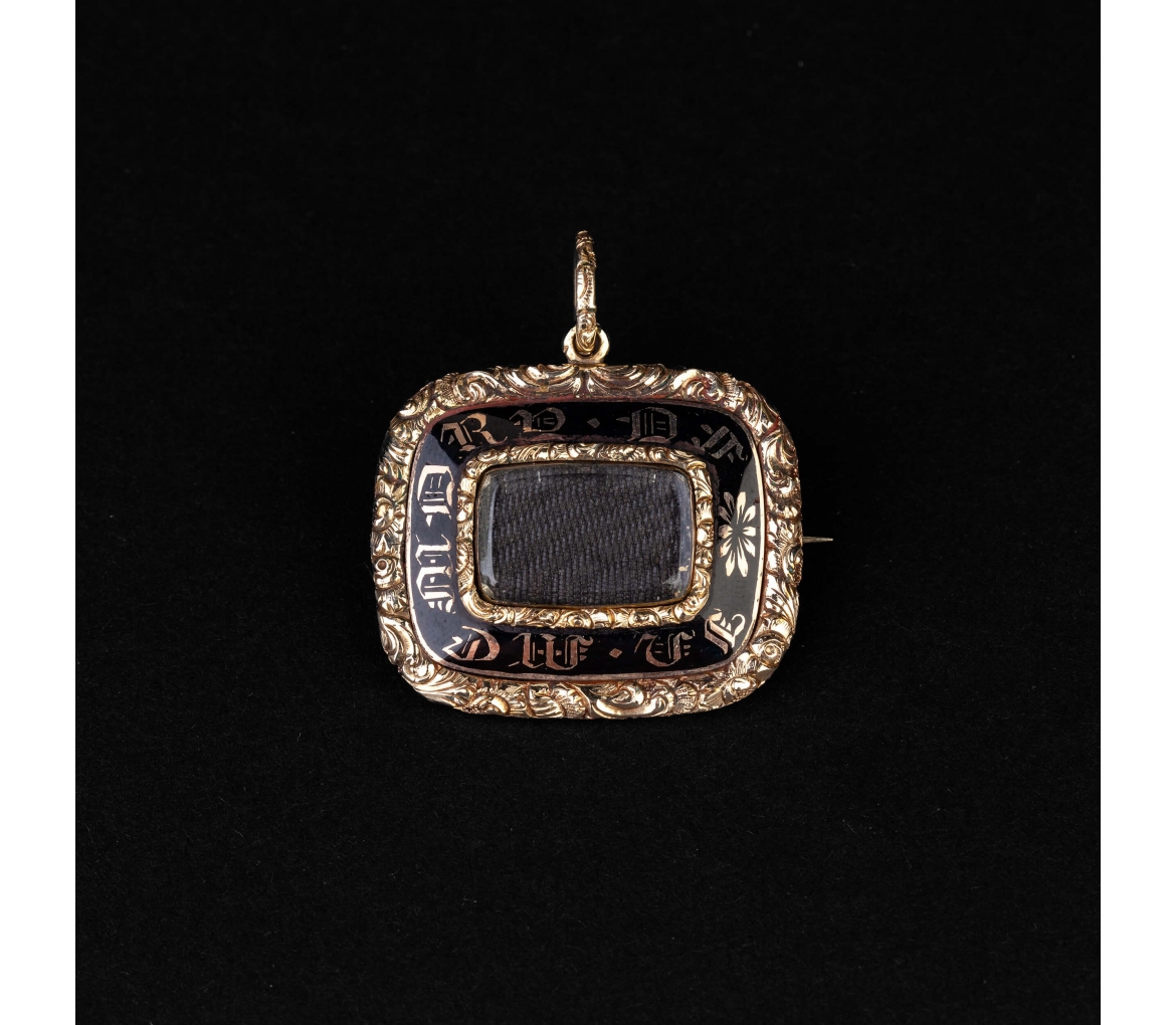 Gold sentimental brooch pendant from the 19th century, England - 1