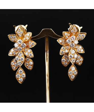 Gold earrings with diamonds with floral motif - 1