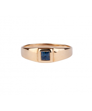 Gold signet ring with sapphire - 1