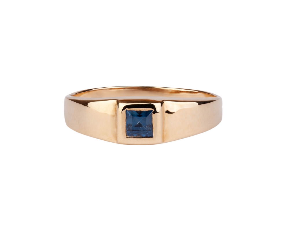 Gold signet ring with sapphire - 1