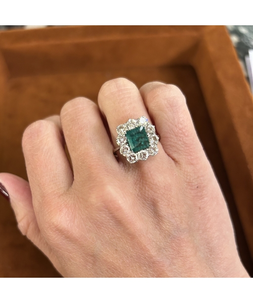 15K Gold, 1.35 ct Emerald and 1.50 ctw Diamond Ring, mid 20th century - 2