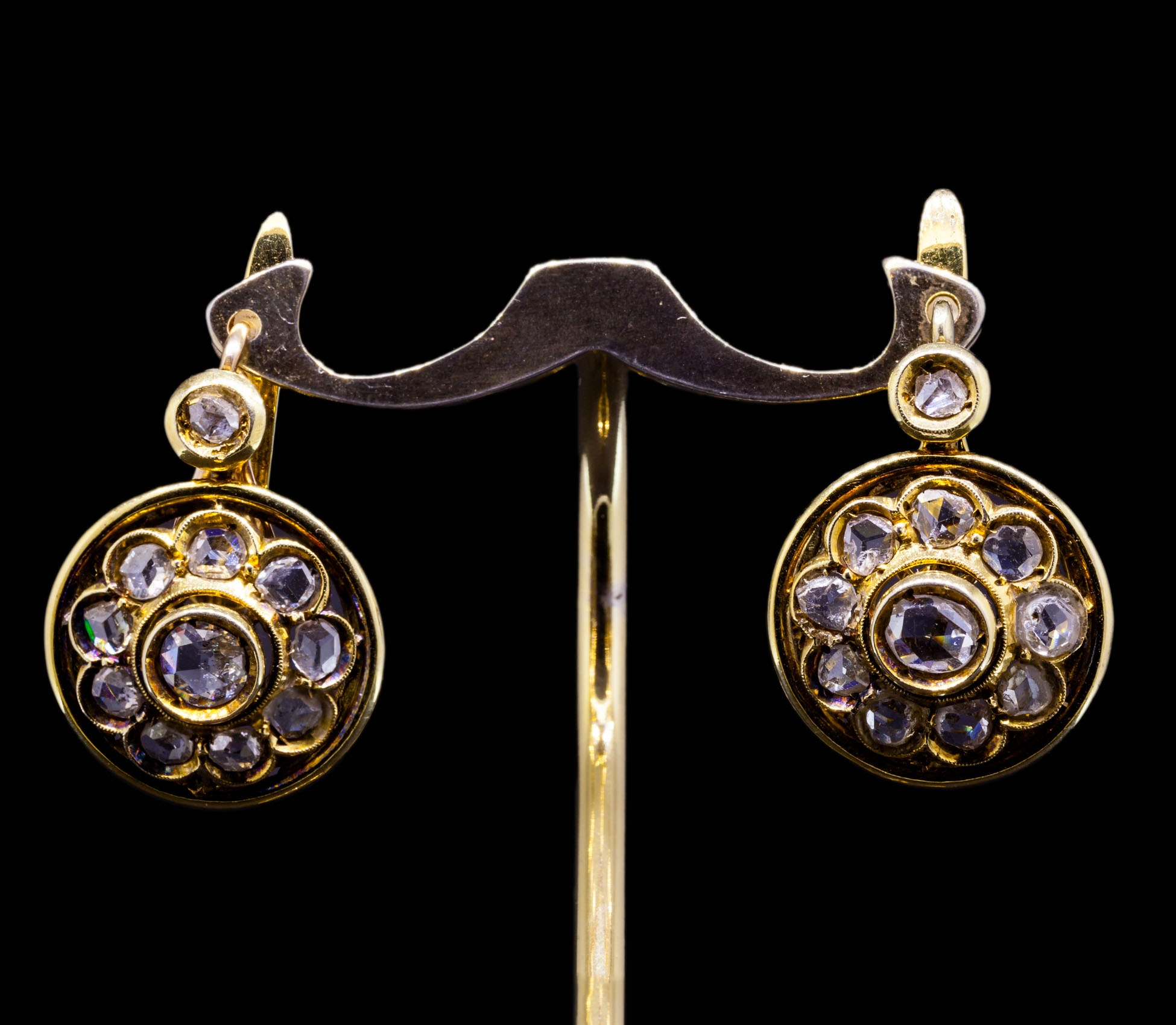 18K Gold, 1,07 ctw Rose-Cut Diamond 'Daisy' Earrings, 19th/20th century - 1 18K Gold, 1,07 ctw Rose-Cut Diamond 'Daisy' Earrings, 19th/20th century - 1