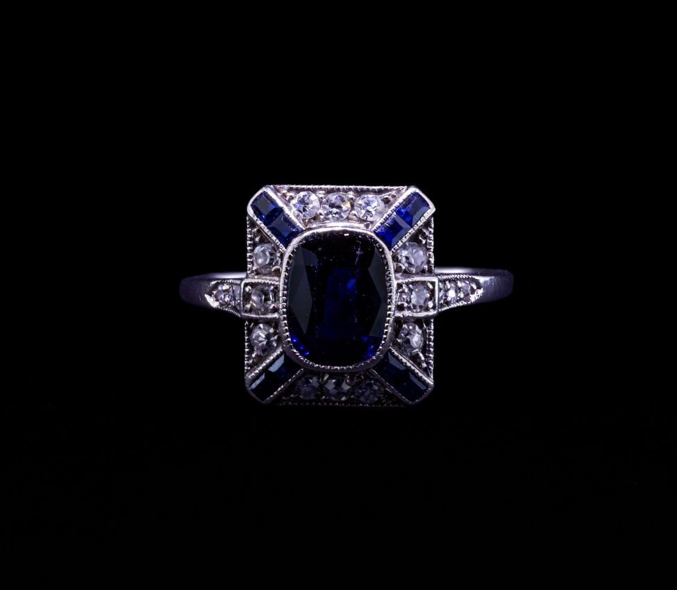 Platynowy pierścionek Art Deco z szafirem i diamentami, lata 20-te XX w. - 1