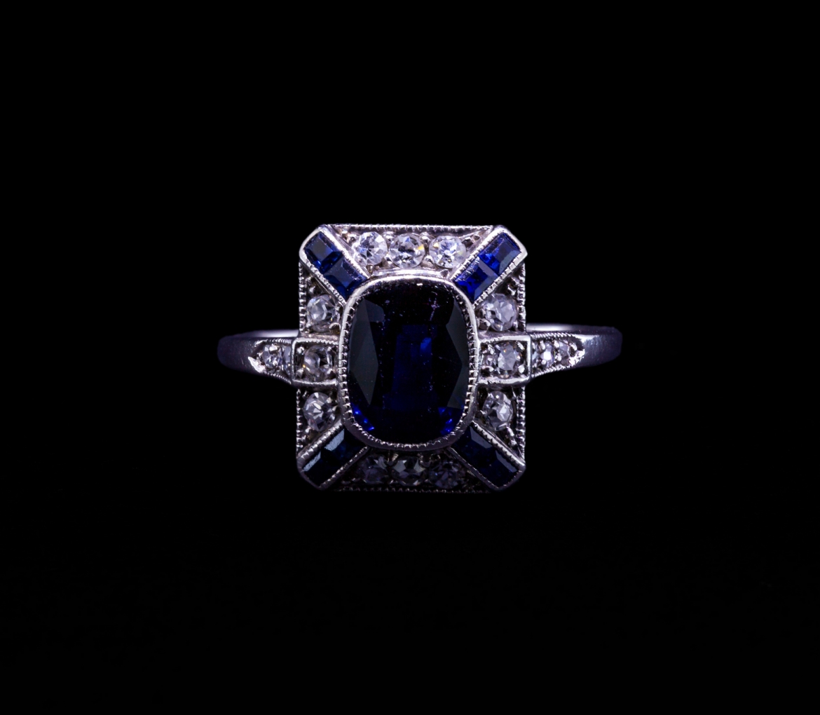 Platynowy pierścionek Art Deco z szafirem i diamentami, lata 20-te XX w. - 1