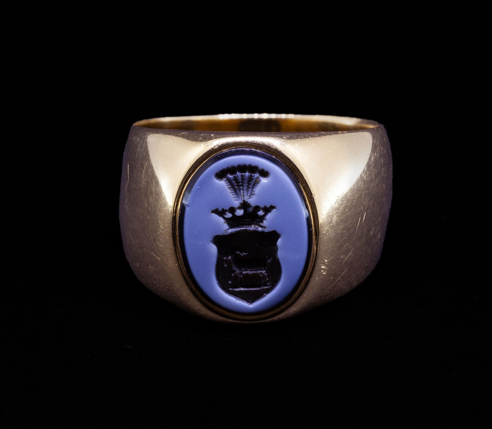 Sygnet herbowy z onyksem dwubarwnym, Praga 1872-1922, Złoto 580 - 1