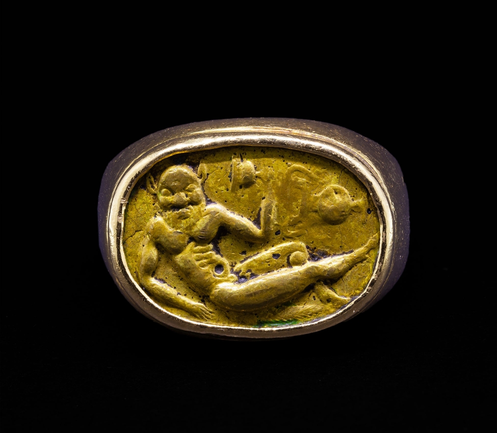 Sygnet z pieczęcią etruskiego skarabeusza, II poł. XIX w., Złoto 750 - 1