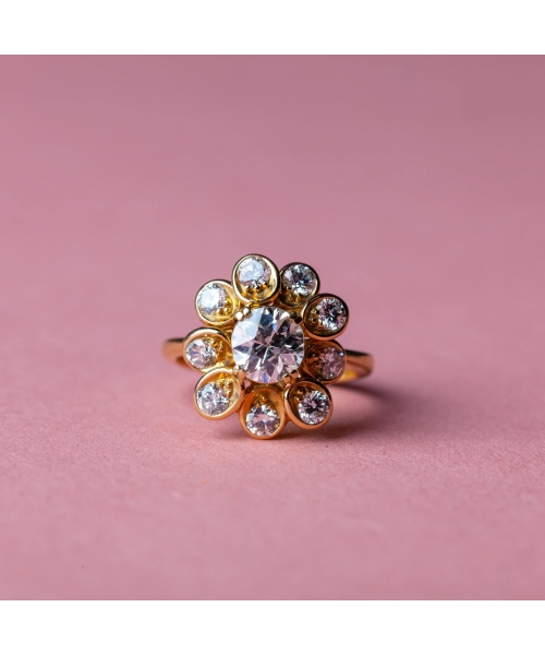 18K Gold, Flower 1,80 ctw Diamond Ring, Vintage - 4