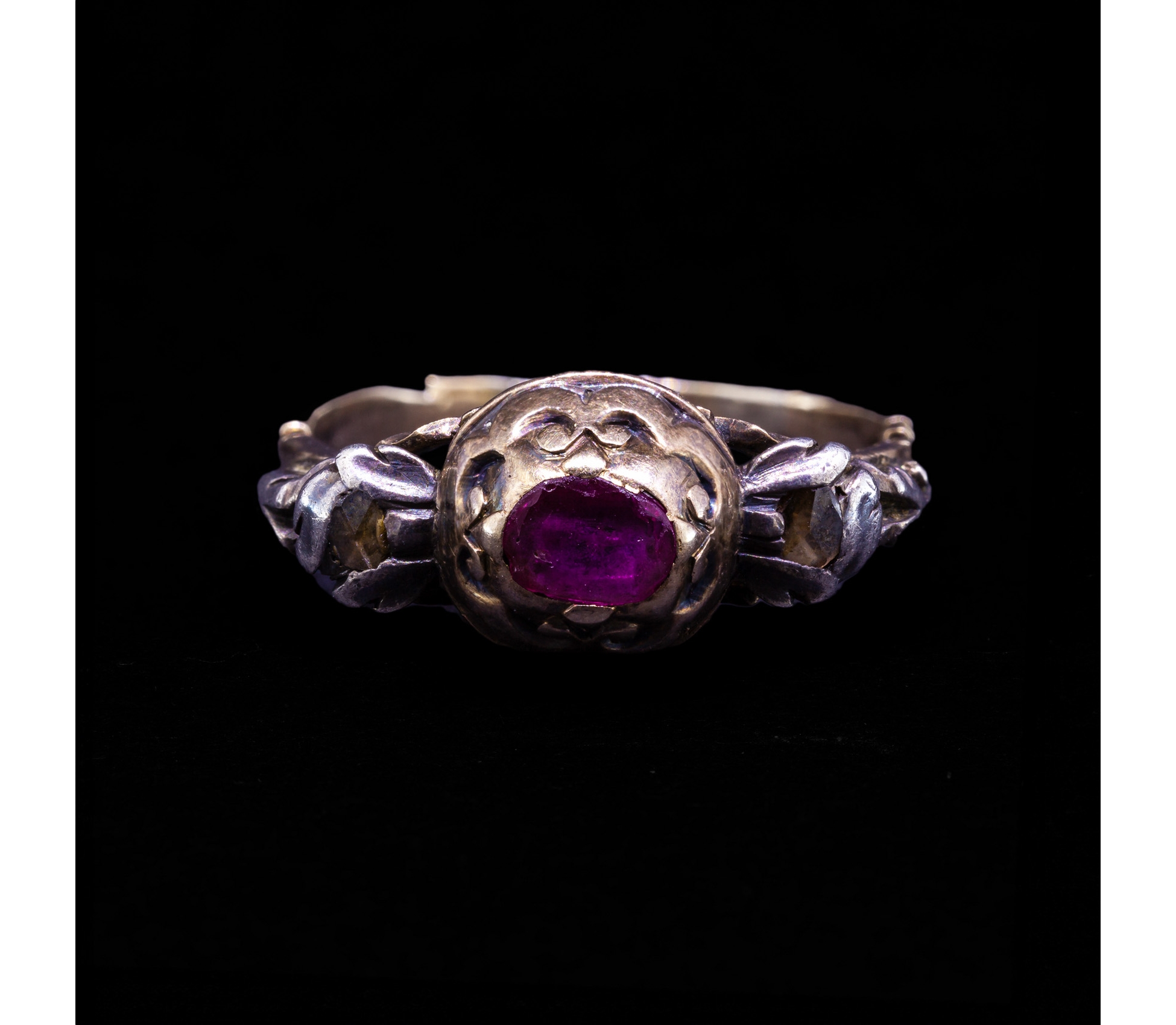 14K Gold, Ring with Ruby and Diamond Rosettes, Vintage - 2 14K Gold, Ring with Ruby and Diamond Rosettes, Vintage - 2