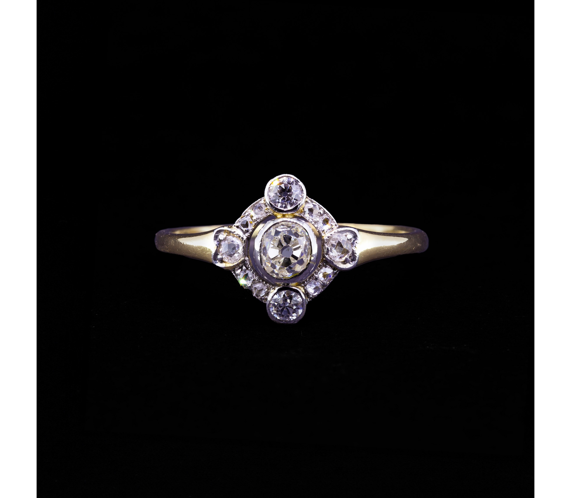 18K Gold, Art Deco Ring with Old-Cut Diamonds - 1 18K Gold, Art Deco Ring with Old-Cut Diamonds - 1