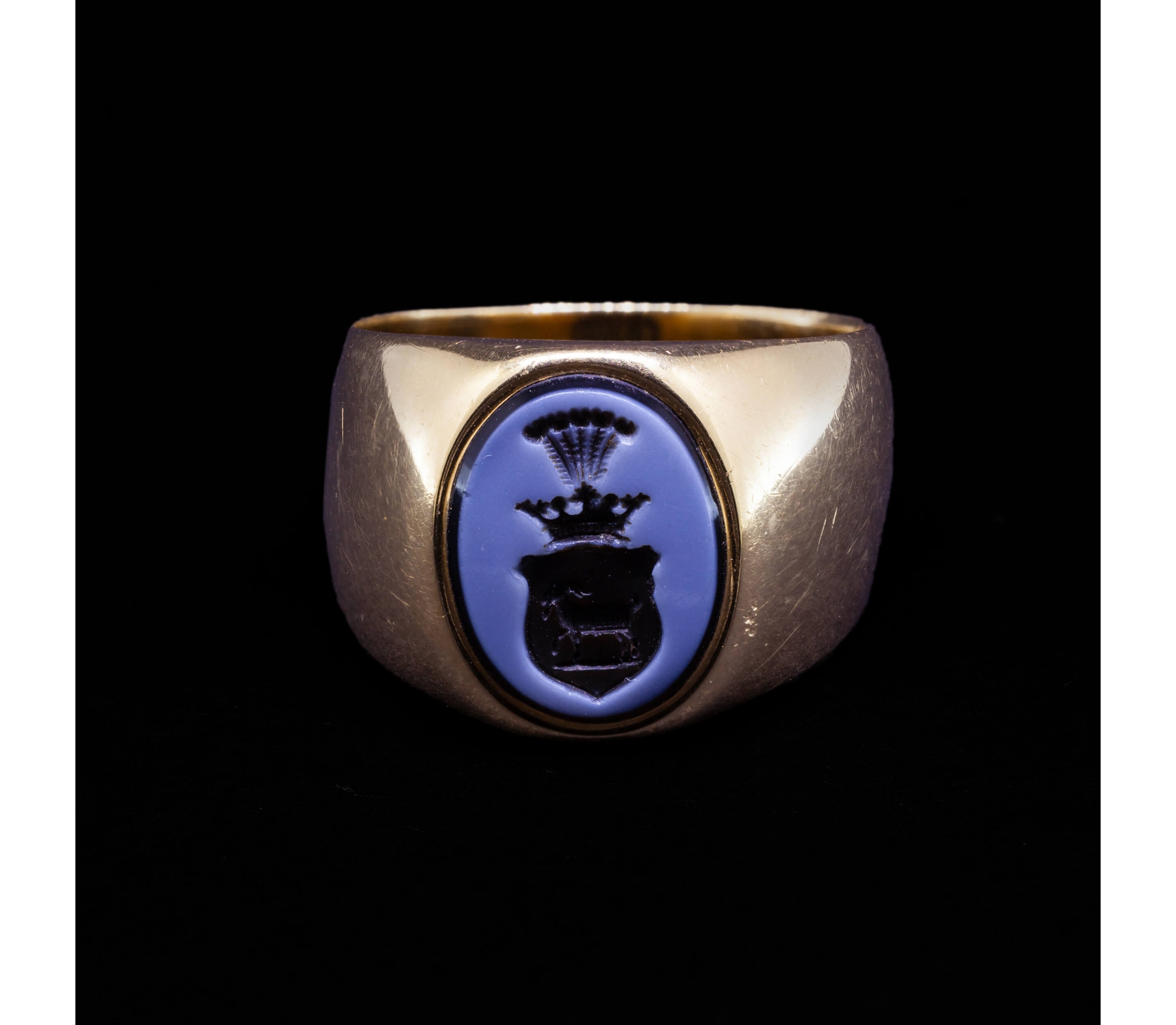 14K Gold, Heraldic Signet Ring with Bicolour Onyx, Prague 1872–1922 - 1 14K Gold, Heraldic Signet Ring with Bicolour Onyx, Prague 1872–1922 - 1