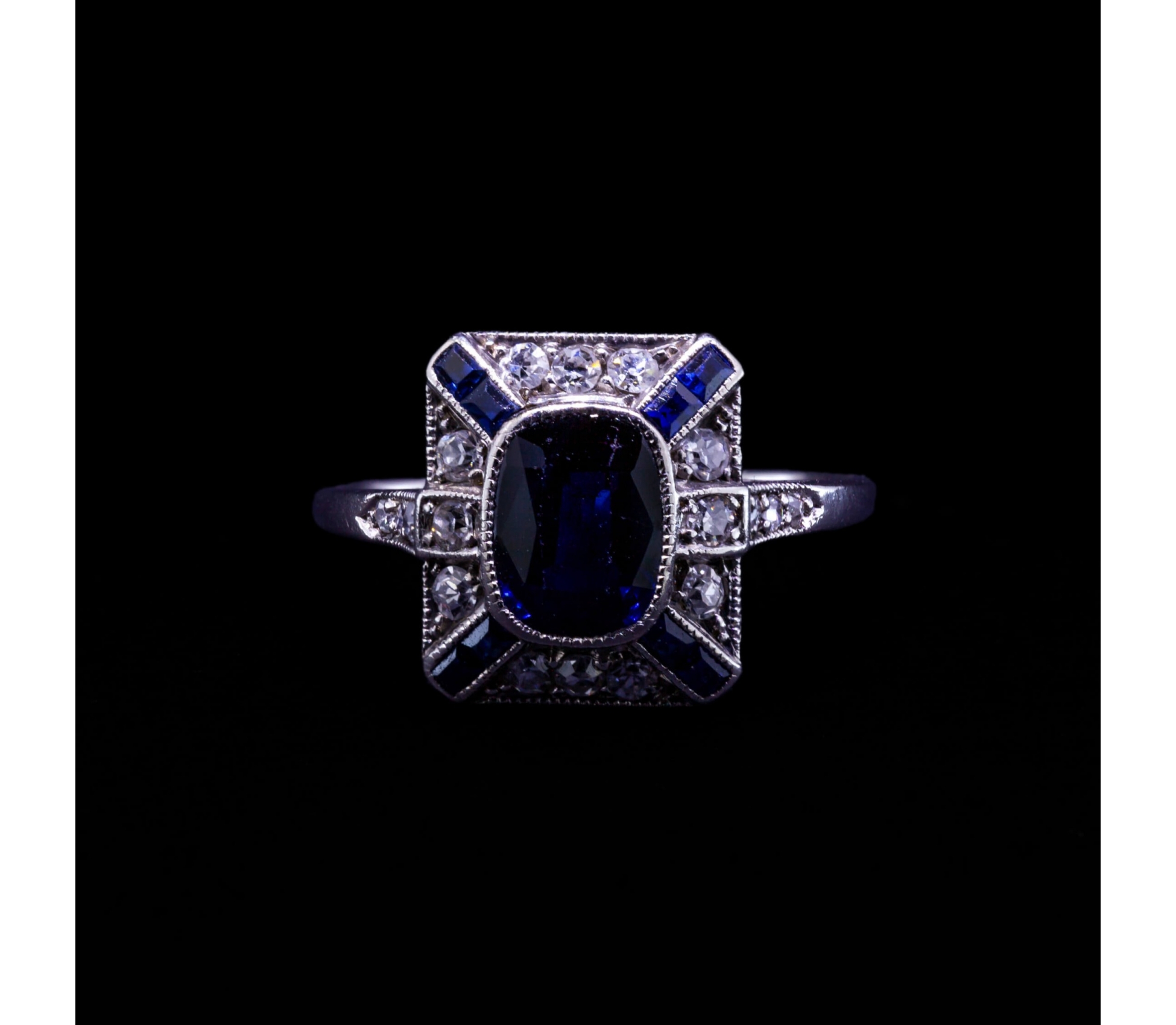 Platinum Art Deco Ring with Sapphire and Diamonds, 1920s - 1 Platinum Art Deco Ring with Sapphire and Diamonds, 1920s - 1