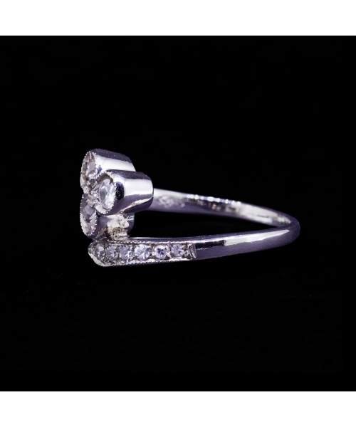 Platinum Clover Motif Ring with Diamonds, Early 20th Century - 1