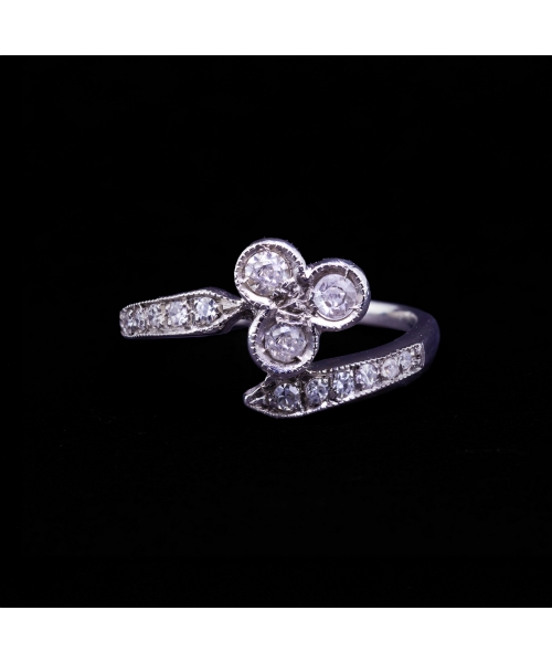 Platinum Clover Motif Ring with Diamonds, Early 20th Century - 2