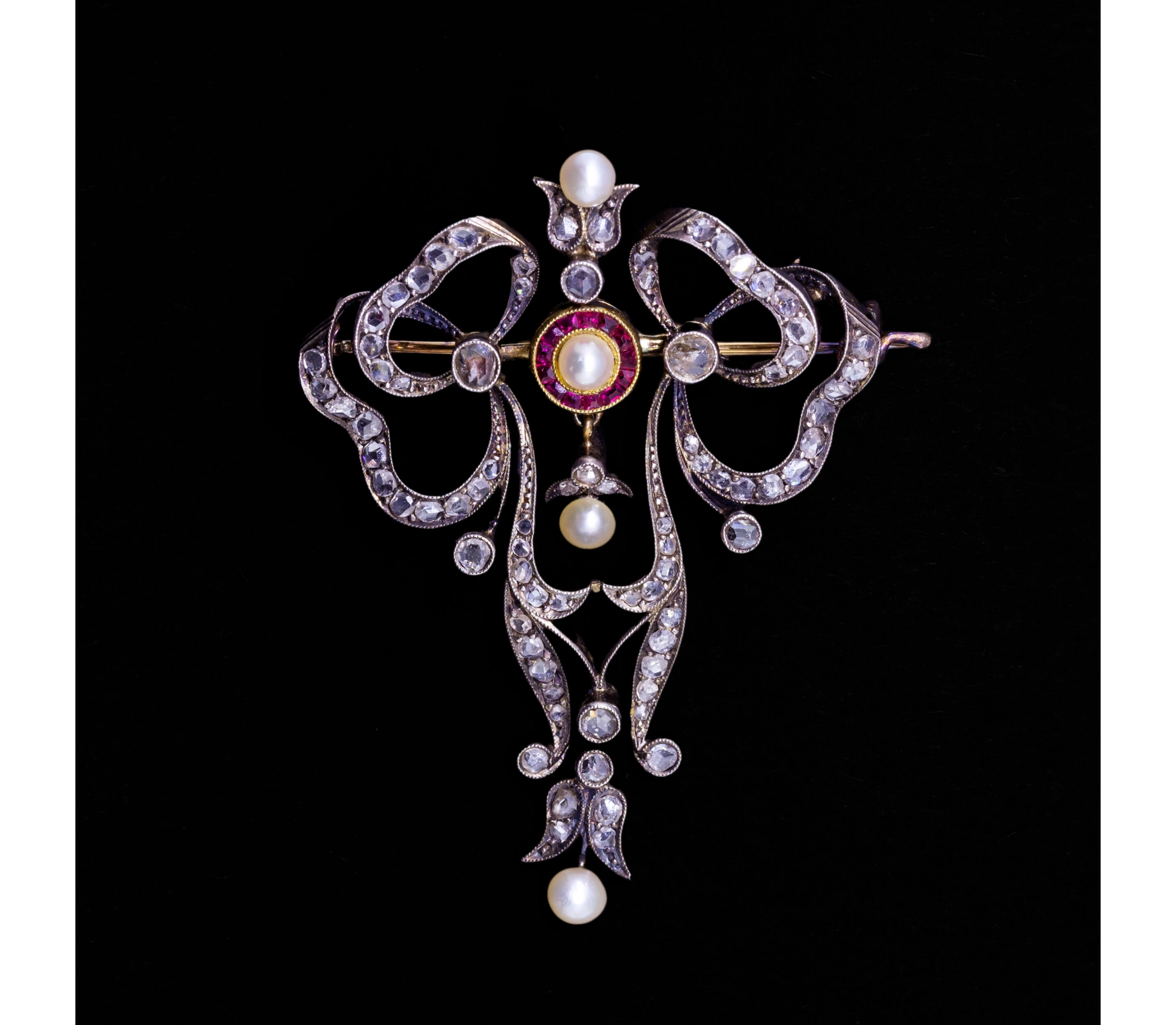18K Gold, Silver, Ruby, Pearl and Rose-Cut Diamond Brooch, Art Nouveau - 1 18K Gold, Silver, Ruby, Pearl and Rose-Cut Diamond Brooch, Art Nouveau - 1
