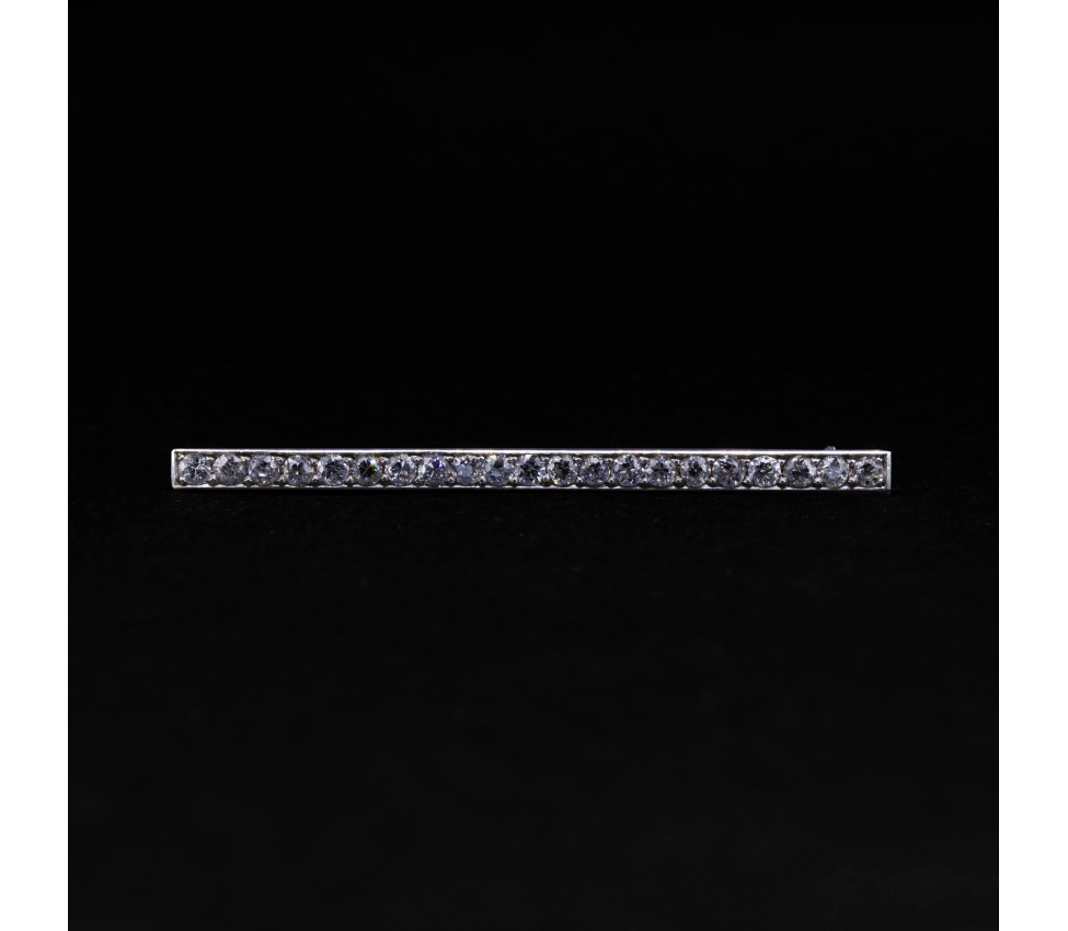 Platinum brooch with diamonds, Art Deco inspired, 2nd half of the 20th century. - 1