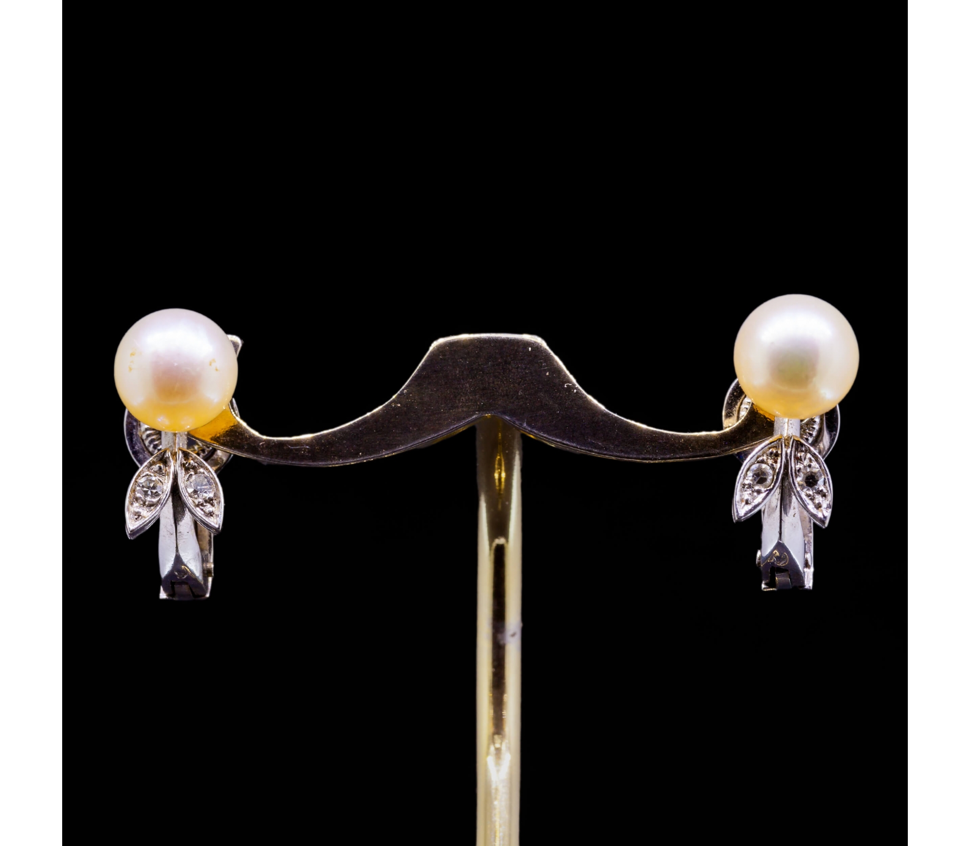 18K Gold, Akoya Pearl and Diamond Clip Earrings, Paris, 2nd half of the 20th century - 1 18K Gold, Akoya Pearl and Diamond Clip Earrings, Paris, 2nd half of the 20th century - 1