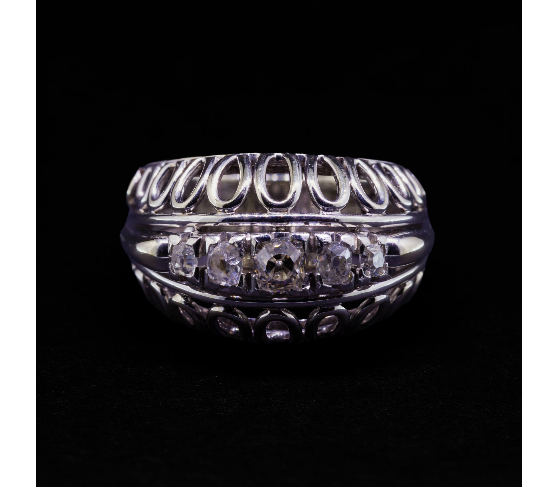 Platinum and 18K White Gold, Diamond Ring, 1940s/1950s. - 1 Platinum and 18K White Gold, Diamond Ring, 1940s/1950s. - 1
