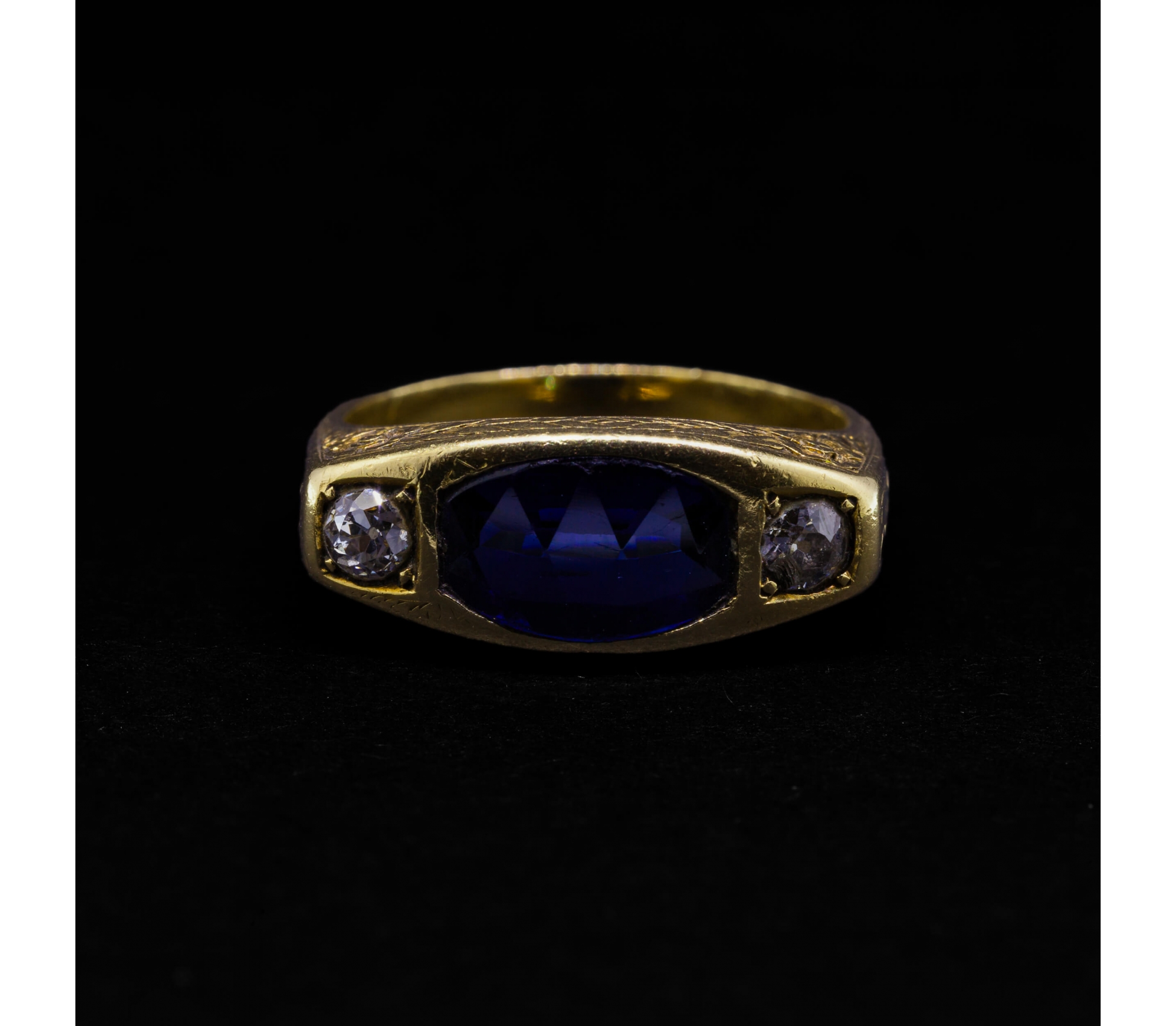18K Gold, Diamond and Cobalt Glass Signet Ring, Hand-Made, 19th century - 1 18K Gold, Diamond and Cobalt Glass Signet Ring, Hand-Made, 19th century - 1