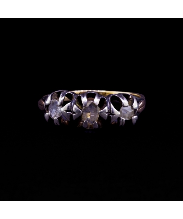 Pierścionek z rozetami diamentowymi, przełom XIX i XX w., Złoto 750 - 1
