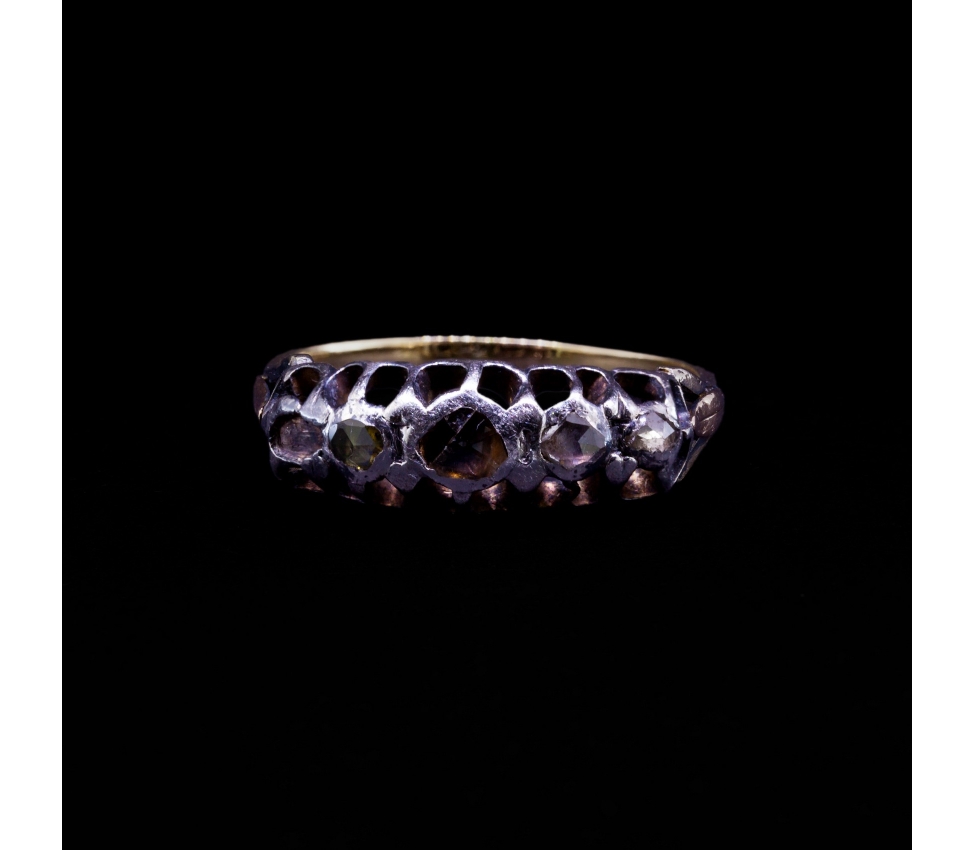 Pierścionek z rozetami diamentowymi, przełom XIX i XX w., Złoto 585 - 1