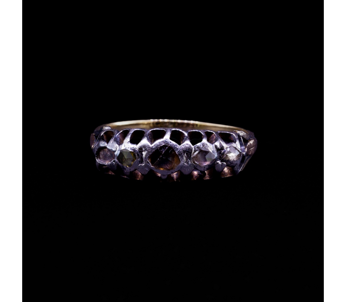 Pierścionek z rozetami diamentowymi, przełom XIX i XX w., Złoto 585 - 1