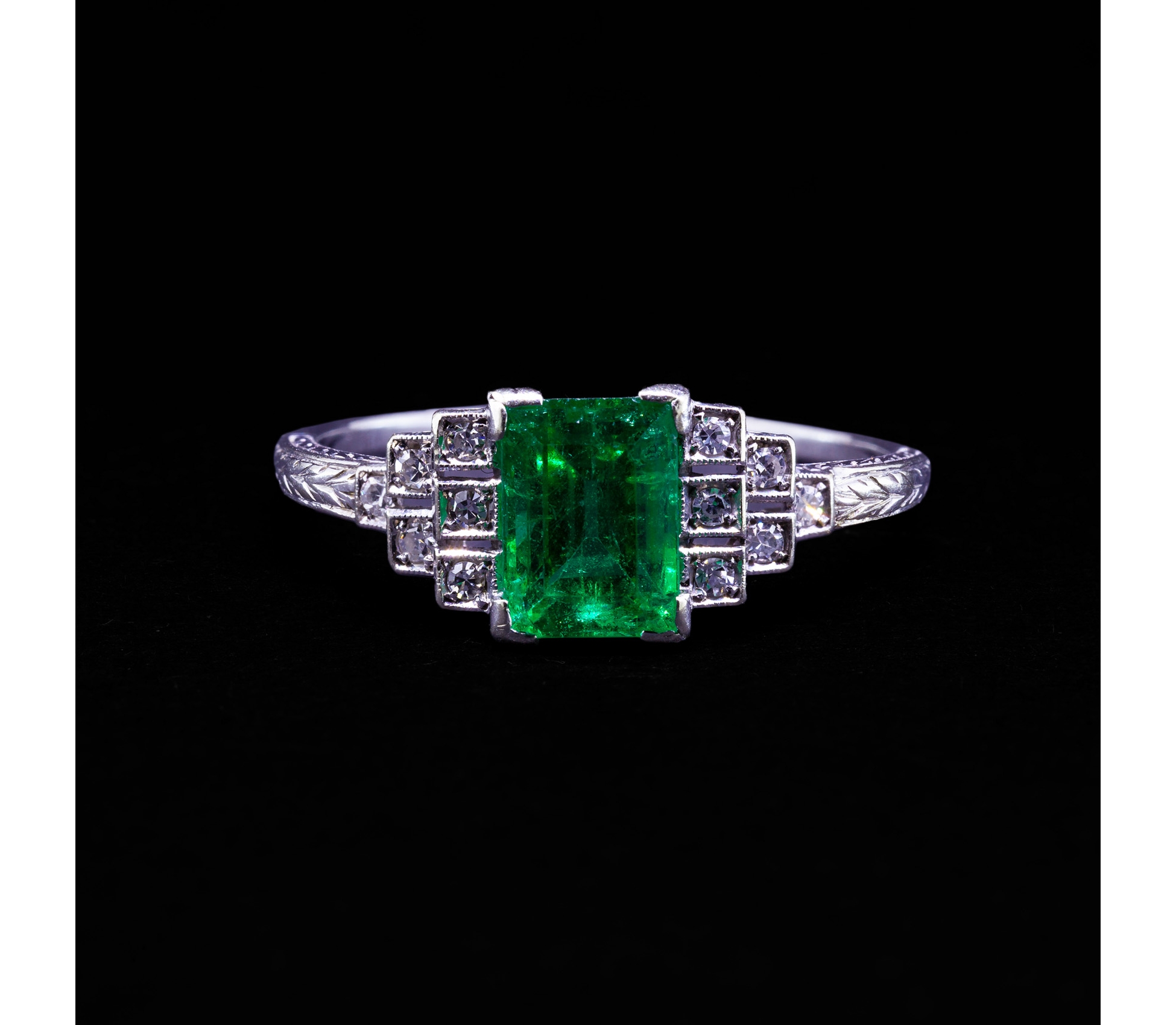 Pierścionek ze szmaragdem i diamentami Art Deco, Złoto 750 - 2 Pierścionek ze szmaragdem i diamentami Art Deco, Złoto 750 - 2