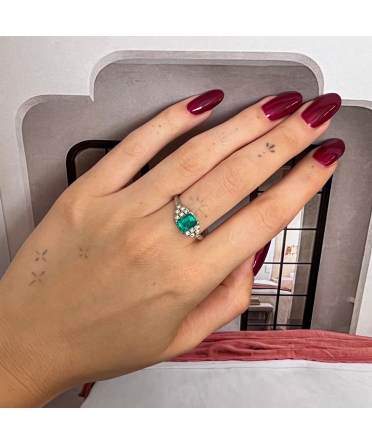 18K White Gold Art Deco Emerald And Diamond Ring - 3
