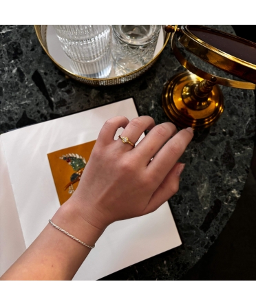 18K Gold Diamond Ring in Bezel Setting, Vintage - 4