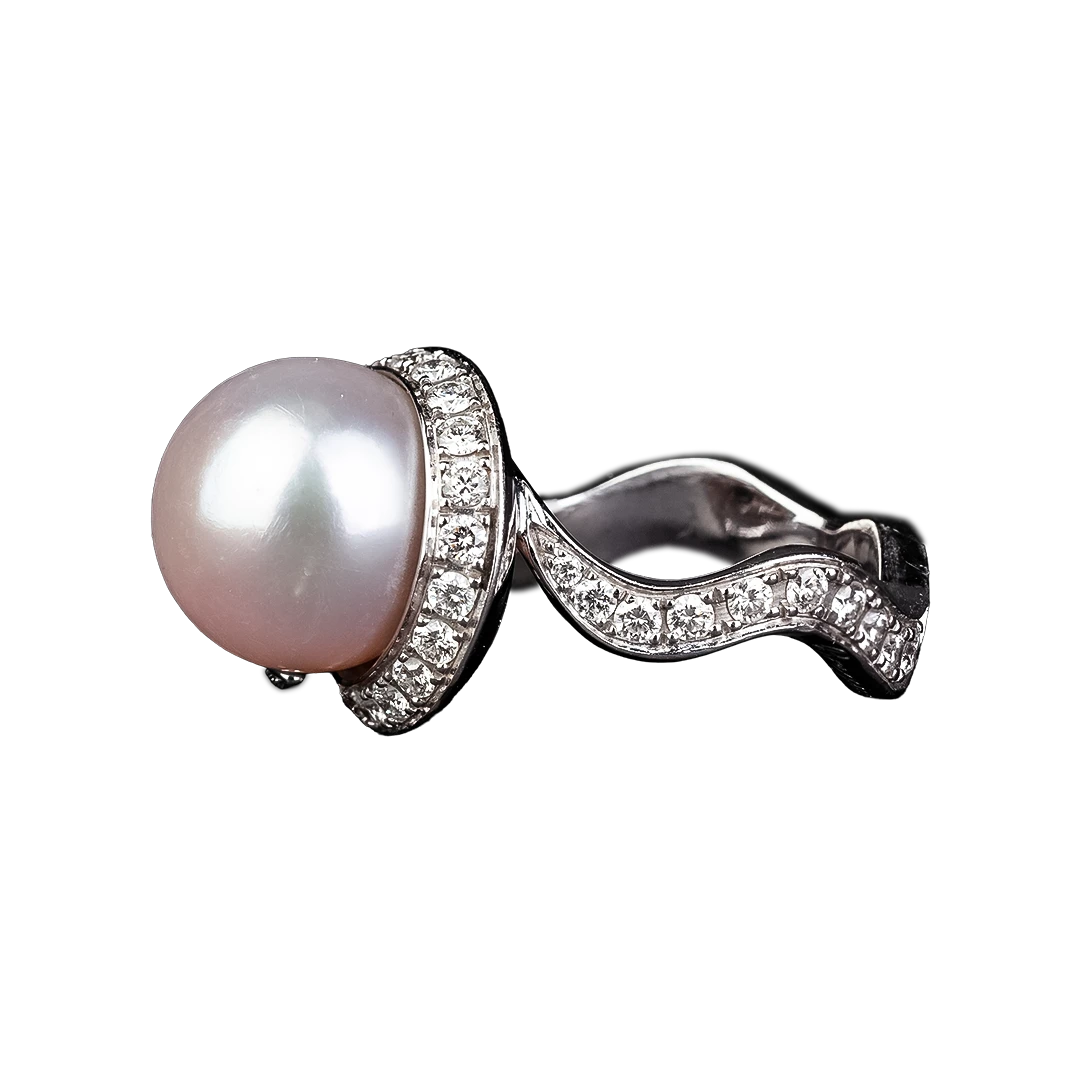 Yellow gold ring with a South Sea pearl and diamonds, Breguet