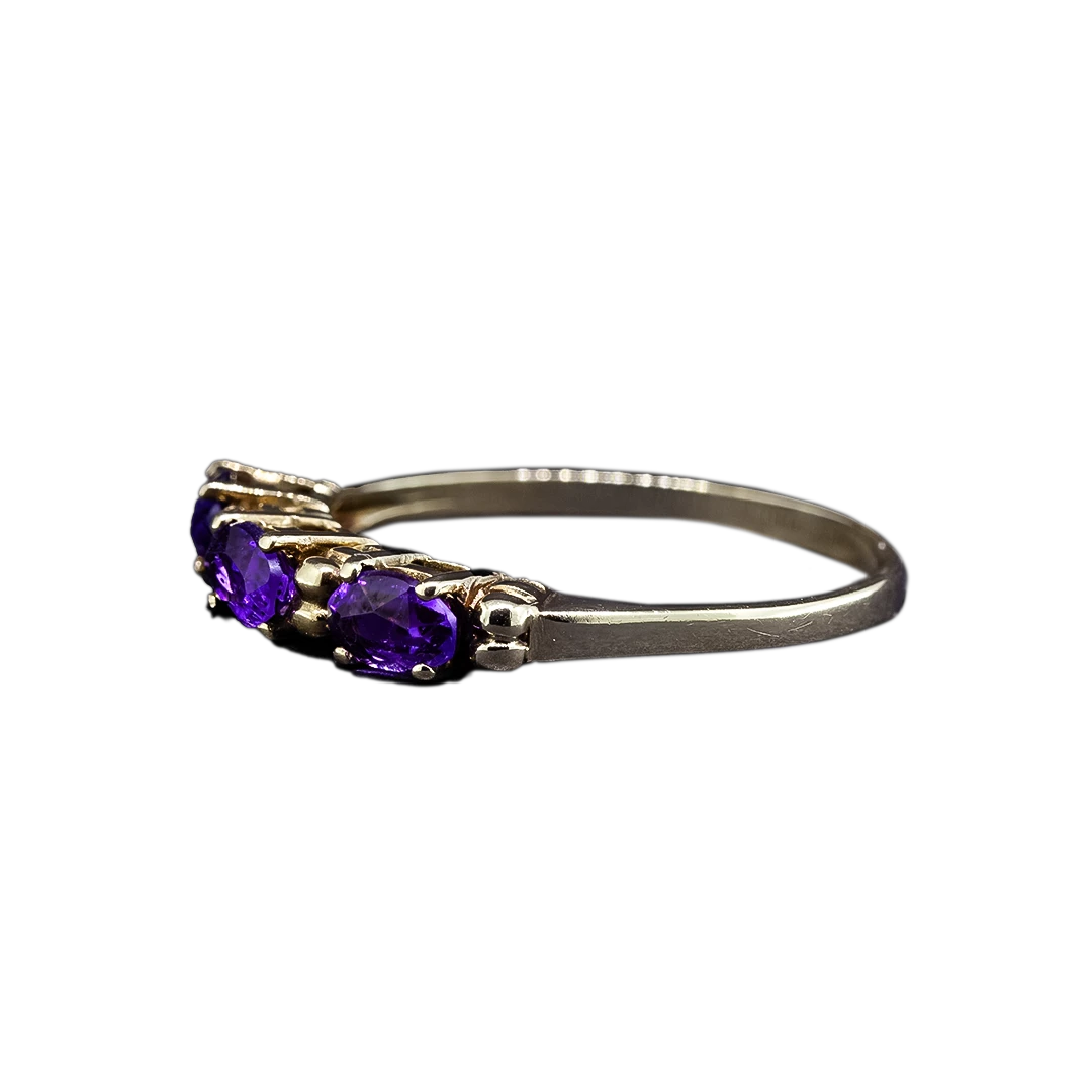Gold ring with synthetic amethyst-colored stones, Vintage