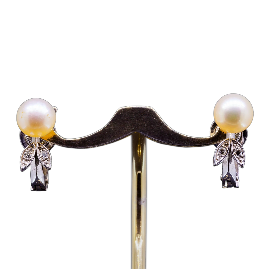 Gold clip-on earrings with Akoya pearls and diamonds, 2nd half of 20th century, Paris