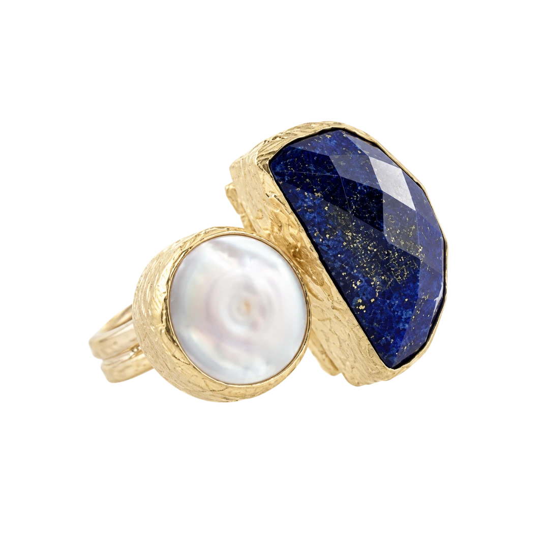Gilded bronze ring with pearl and lapis lazuli