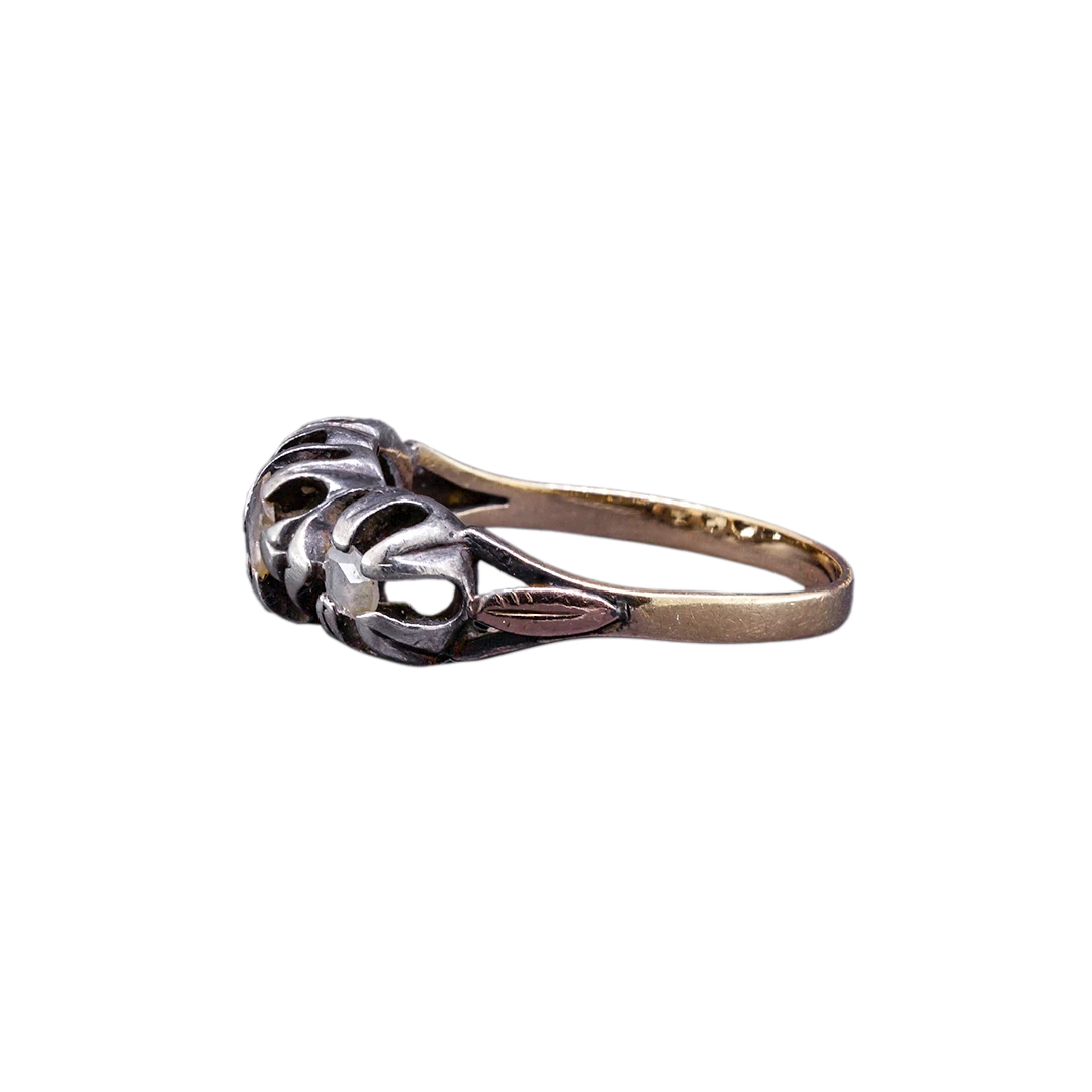 Złoty pierścionek z rozetami diamentowymi, przełom XIX i XX w.