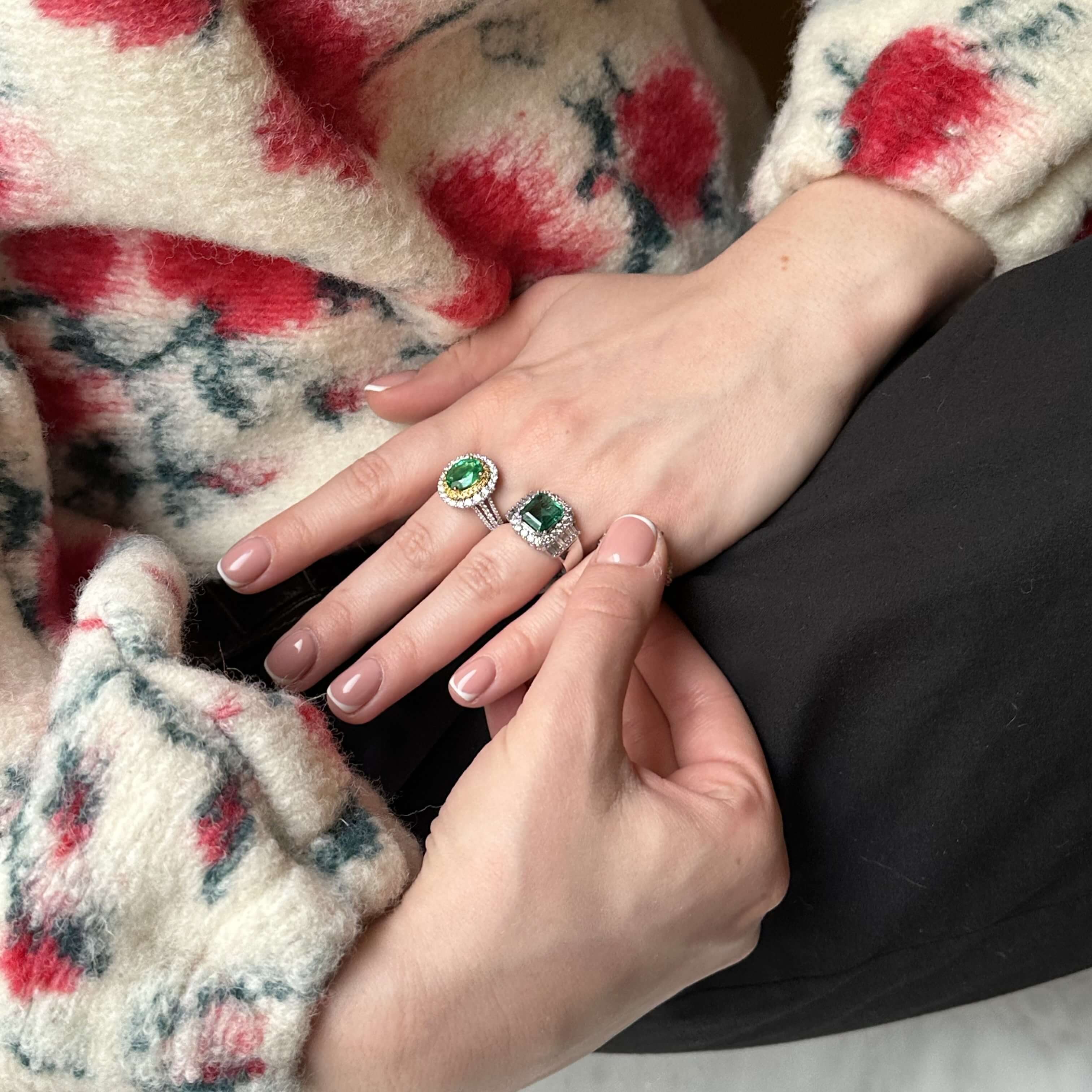 Gold ring with 1.20 ct diamonds and 2.12 ct Zambian emerald